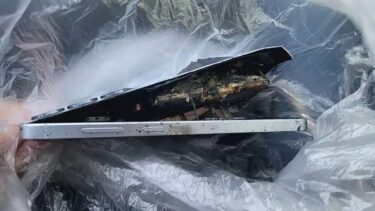 Galaxy S25+が突如発火。さらに手に持っていたらいきなり発火との報告も